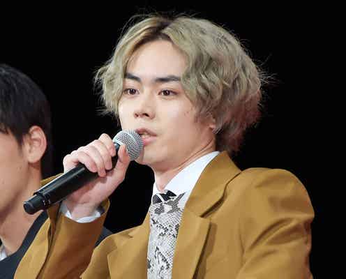 菅田将暉、銀髪をファンに初お披露目 “菅田将暉×銀髪”は2014年のドラマ「死神くん」でも