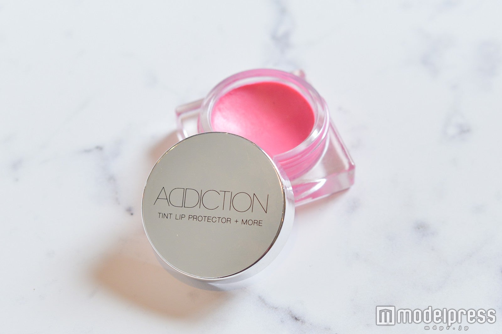 チークは練り（アディクション）からの…（C）モデルプレス