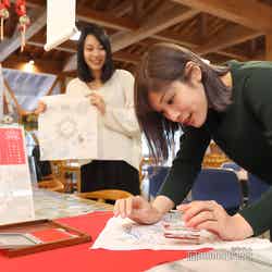 ここでもスタンプをGET。(C)モデルプレス