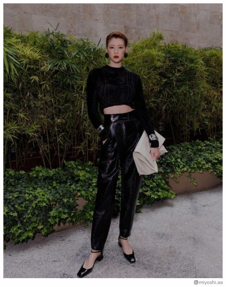 三吉彩花、茶髪ベリーショート×オールバックヘア姿に反響「美しすぎる」「さすがのスタイル」