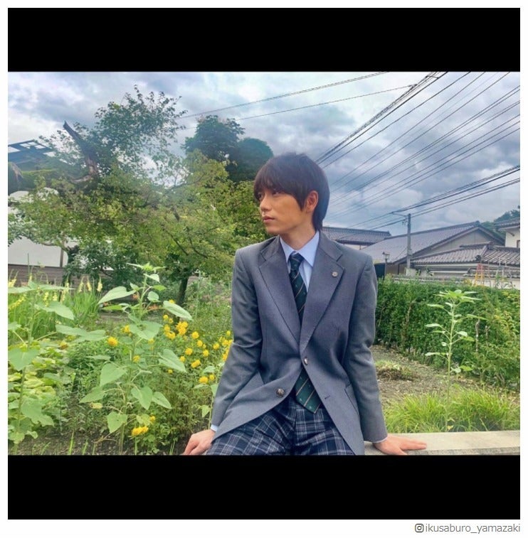 山崎育三郎、34歳で「まさかの高校生」 制服姿に反響