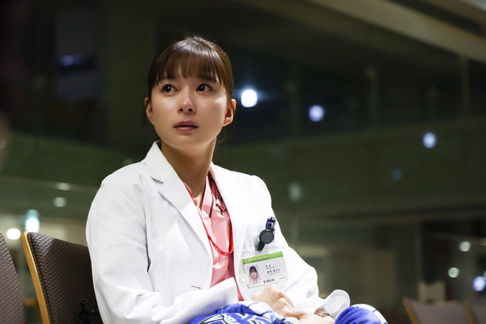 芳根京子「まどか26歳、研修医やってます!」(C)TBS