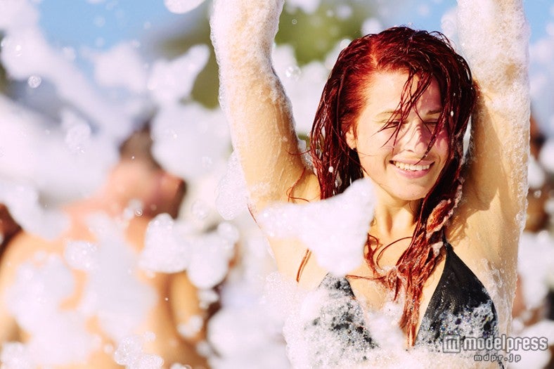 泡＆水かけがコラボ“新感覚”EDMフェス、大阪で初開催