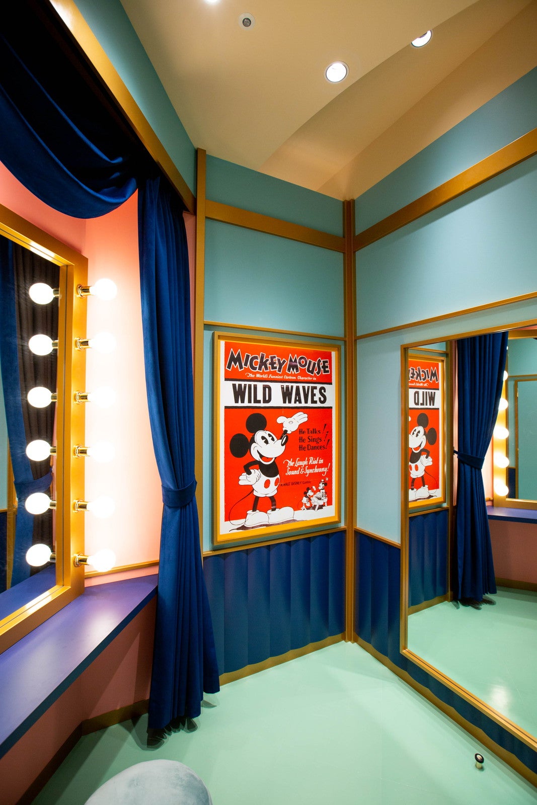 ディズニーストア 東京ディズニーリゾート店（C） Disney （C）Disney. Based on the “Winnie the Pooh” works by A.A. Milne and E.H. Shepard.