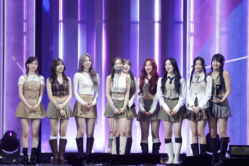 NiziU（C）ASEA 組織委員会