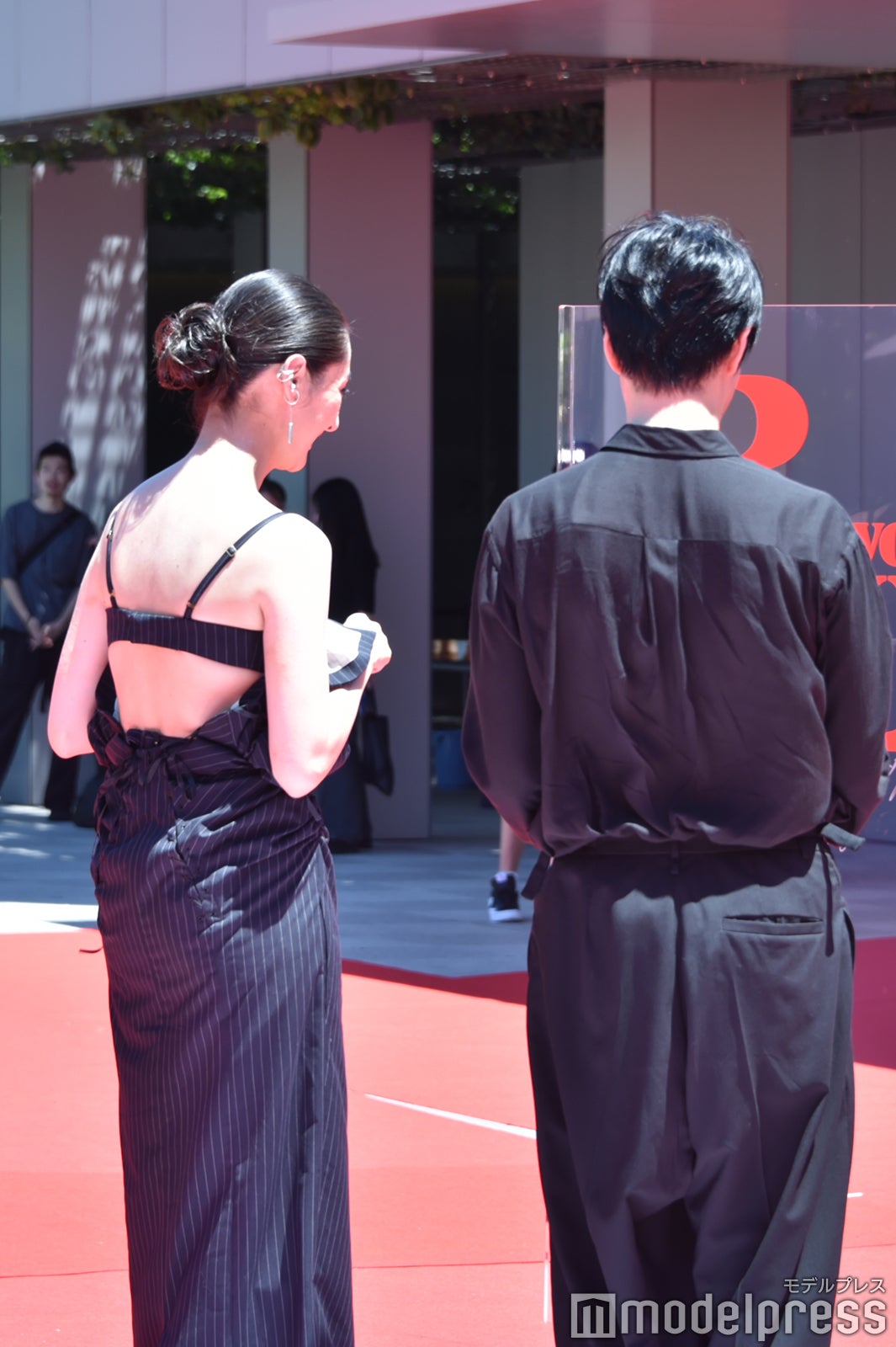 シシド・カフカ、長谷川博己（C）モデルプレス