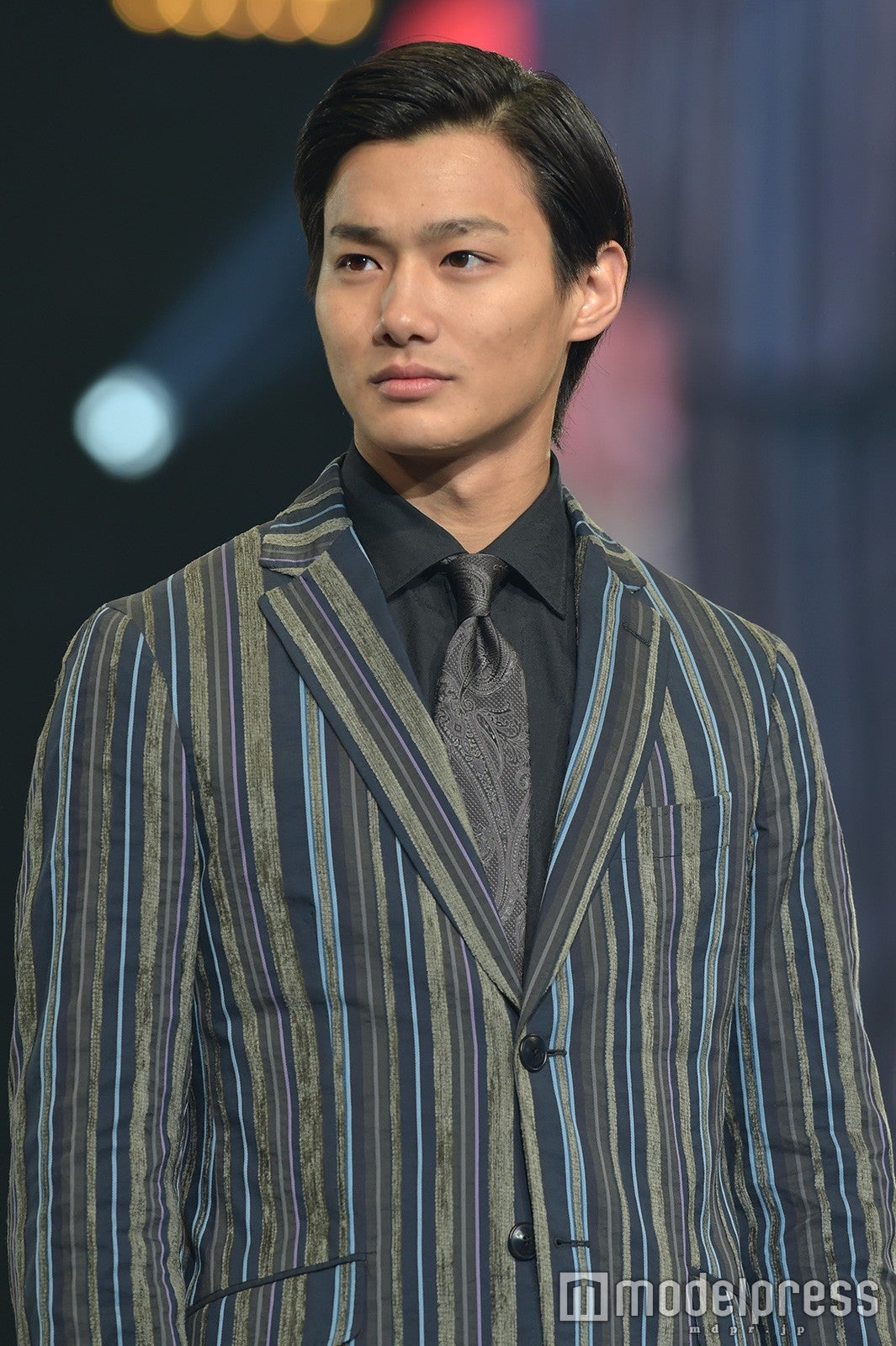 野村周平、仁王立ちからの笑顔で沸かす「神戸コレクション2017 S／S」開幕