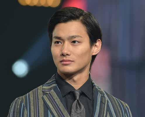 野村周平、仁王立ちからの笑顔で沸かす「神戸コレクション2017 S/S」開幕