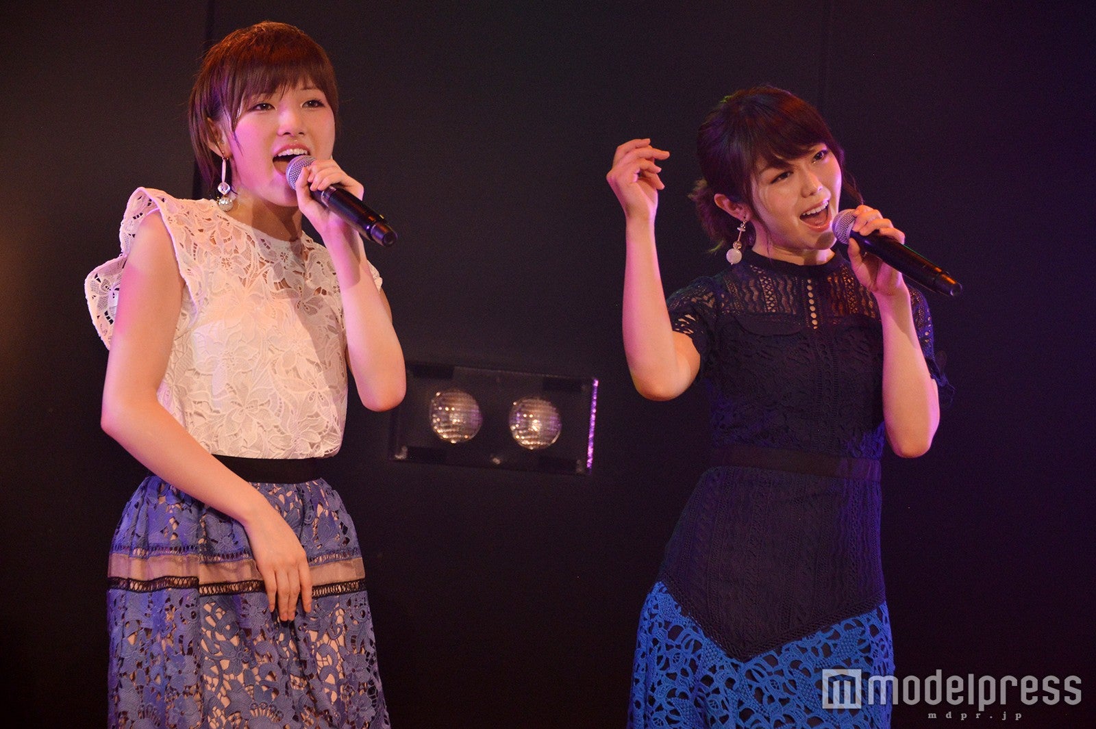 岡田奈々、峯岸みなみ／井上ヨシマサ「神曲縛り」公演（C）モデルプレス