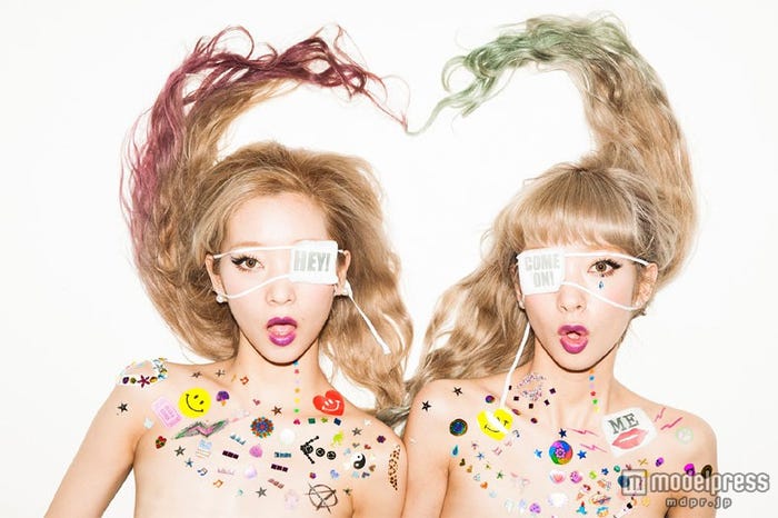 アーティストとしてメジャーデビューを控えるAMIAYA