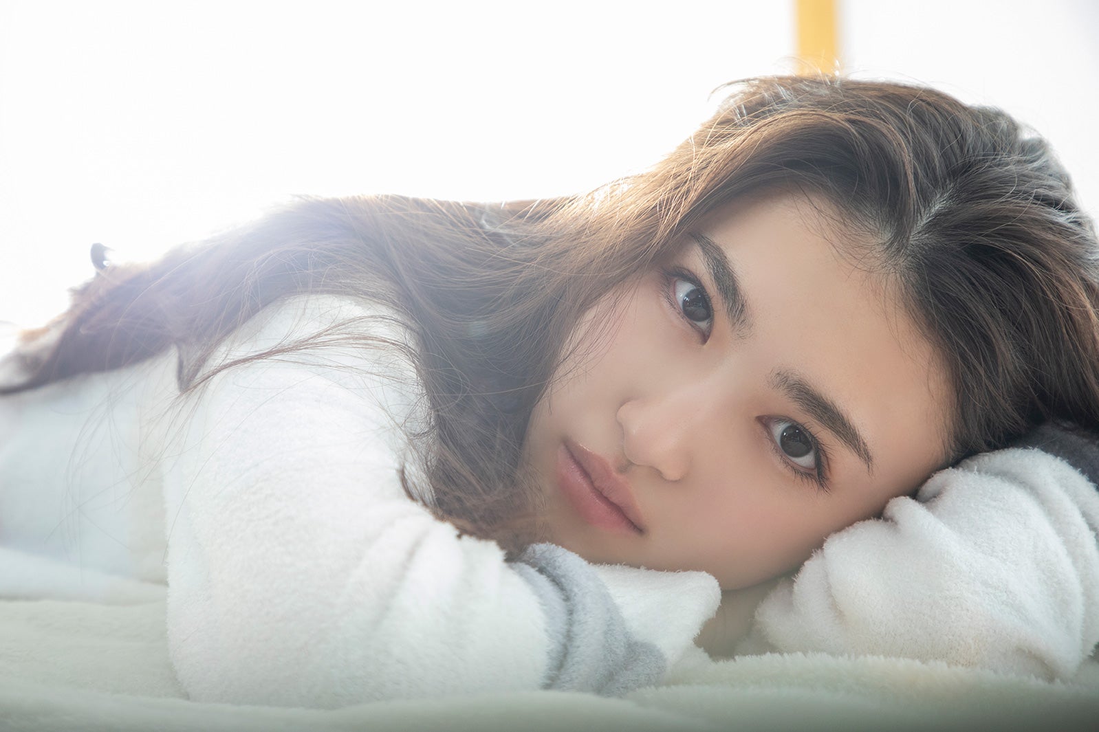 長見玲亜、1st写真集カット解禁 ビューティーフェイスを堪能