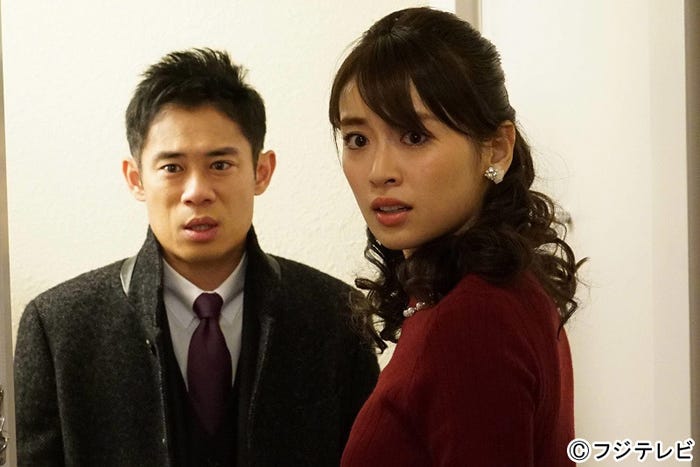 伊藤淳史、泉里香(C)フジテレビ