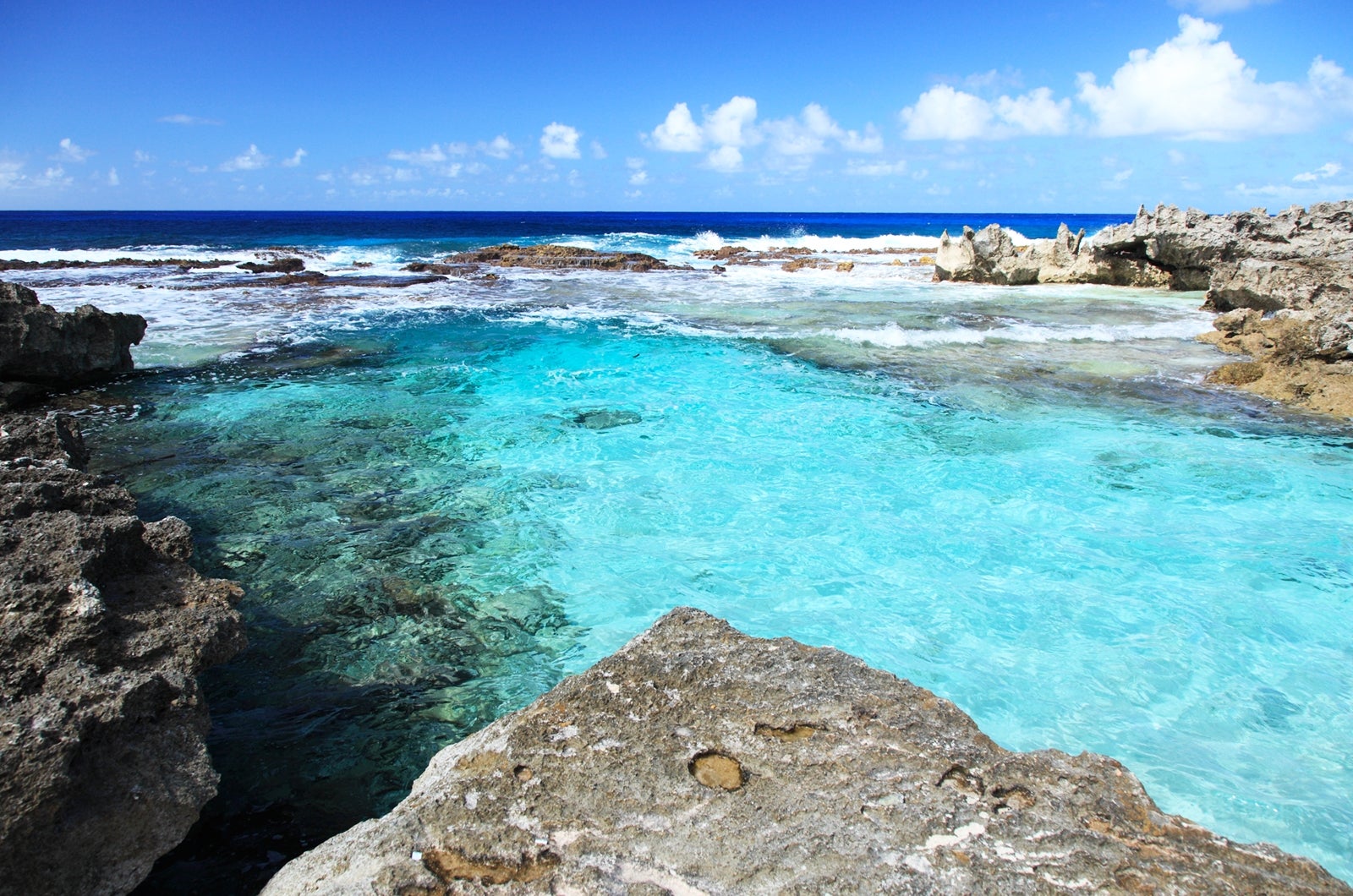 自然が作り出した天然プール　スイミング・ホール（C）マリアナ政府観光局／MVA