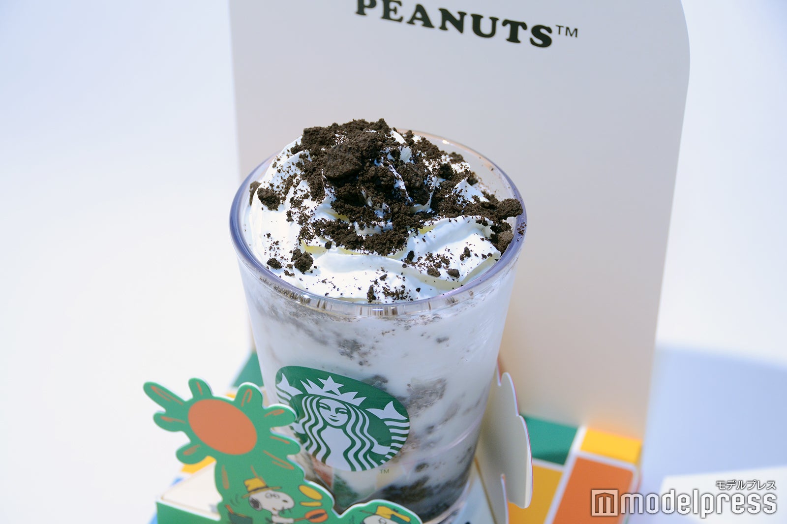 スヌーピー バニラ クリーム フラペチーノ with クラッシュクッキー（C）モデルプレス