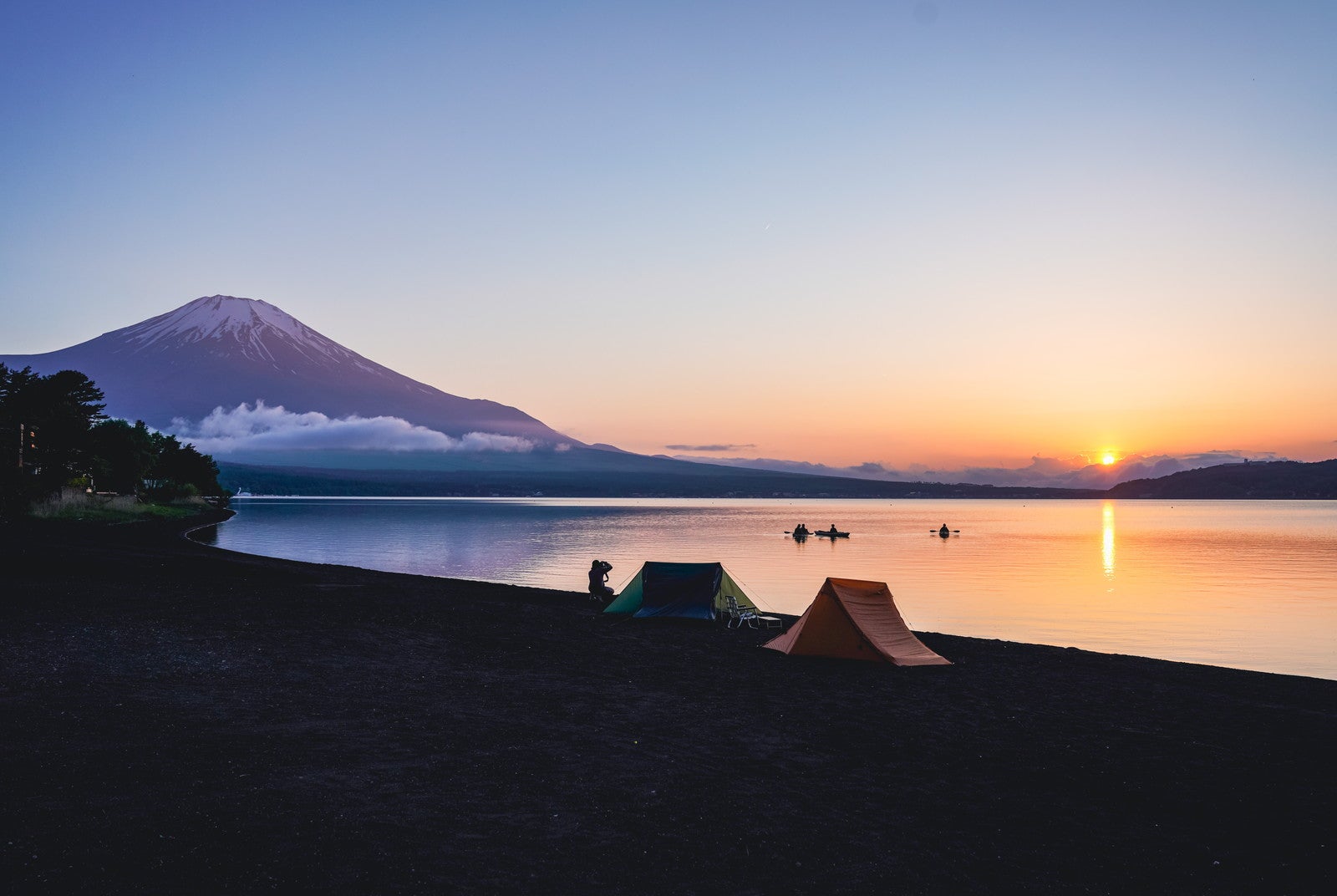 山梨に湖畔サウナ「サイクル」絶景“富士山ラウンジ”＆天然地下水の水風呂完備