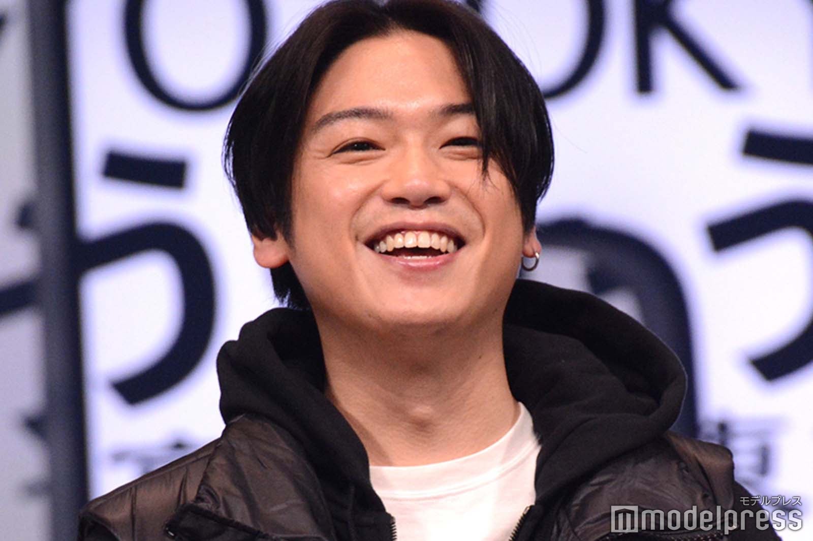 笑顔の高木雄也（C）モデルプレス