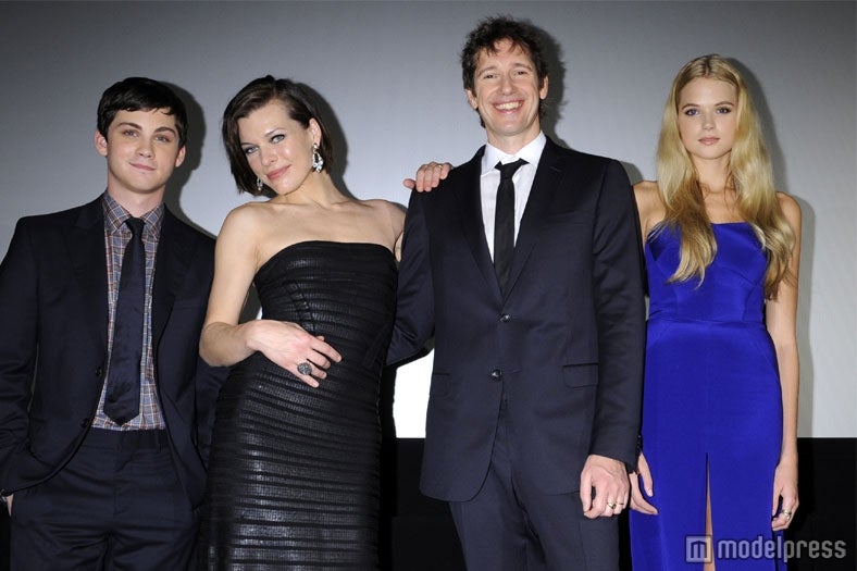 ローガン・ラーマン、ミラ・ジョヴォヴィッチ、ポールW・S・アンダーソン監督、ガブリエラ・ワイルド（初日舞台挨拶風景）