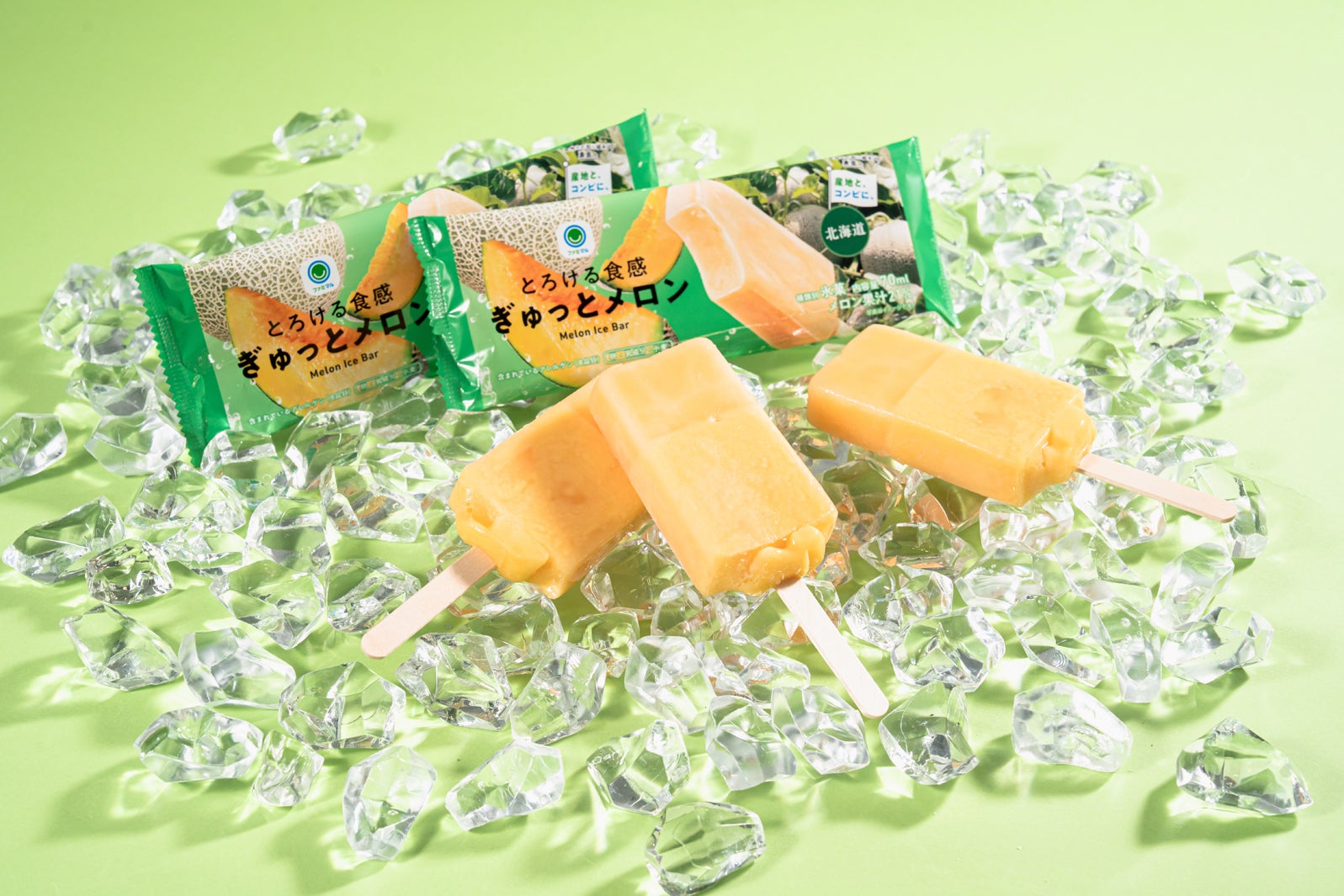 ファミマ、メロン果汁21％の濃厚アイスが今年も登場 夕張＆富良野の恵みを贅沢に配合
