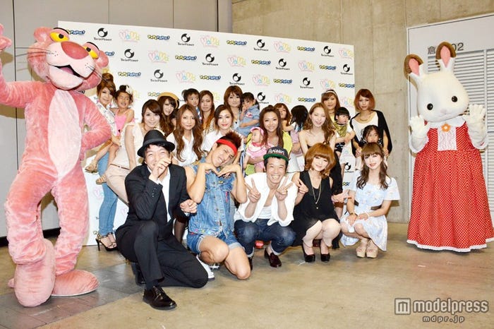 中央下段左から:2700(八十島、ツネ)、庄司智春、宮下美恵、板橋瑠美/「ママコレクション2013」