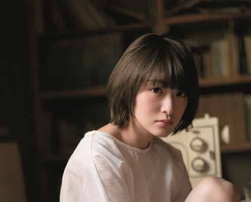 乃木坂46生駒里奈、太ももあらわに大人の表情 “出発点”で煌めき放つ