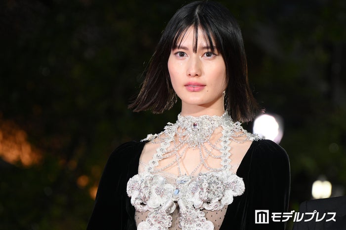 橋本愛、ゴージャスな金髪へイメージチェンジ「似合いすぎてびっくり」「ため息が出るほど素敵」と反響