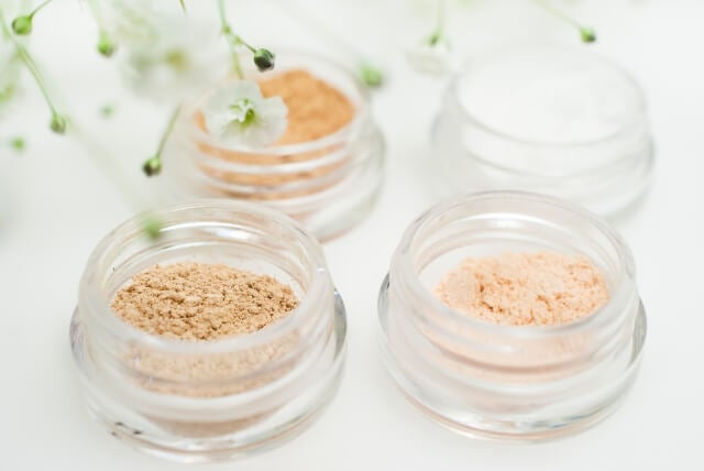 敏感肌の女性に向いているファンデーションは