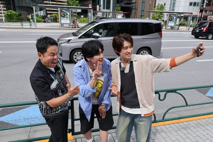 津田篤宏、藤井流星、向井康二(C)MBS