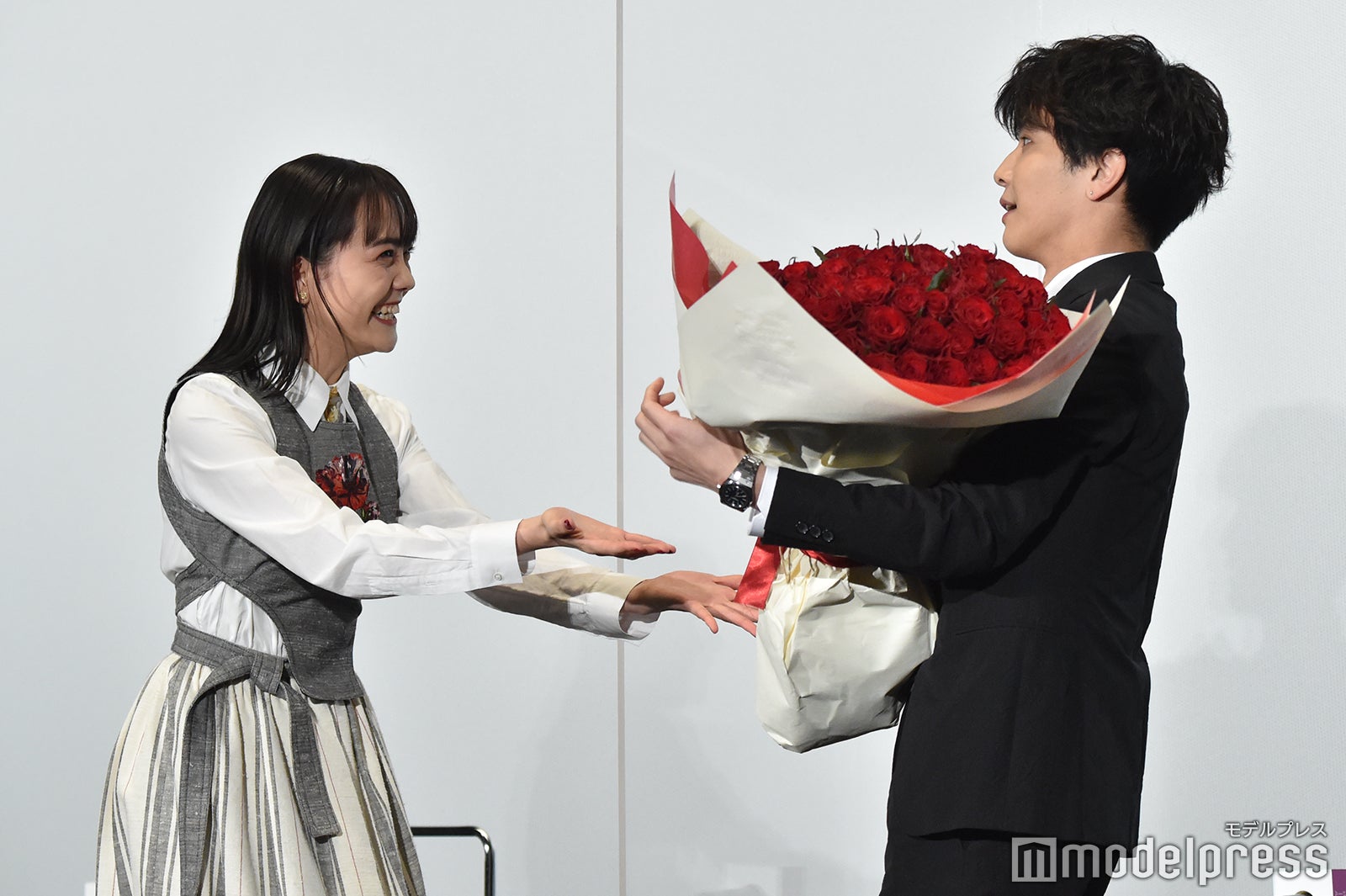 松井愛莉、岩田剛典 （C）モデルプレス