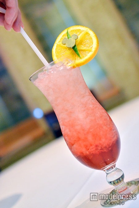 付属のストローでかき混ぜる