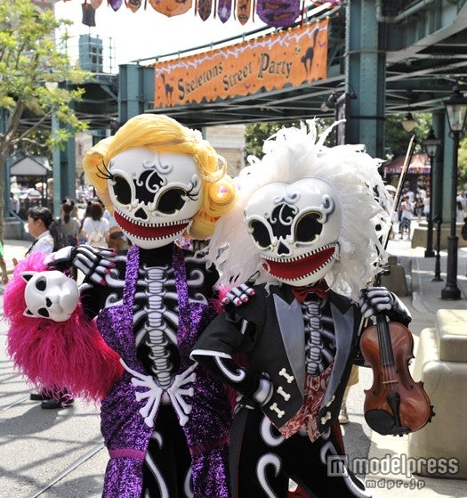 シンガー、ミュージシャンのスケルトン（C）Disney