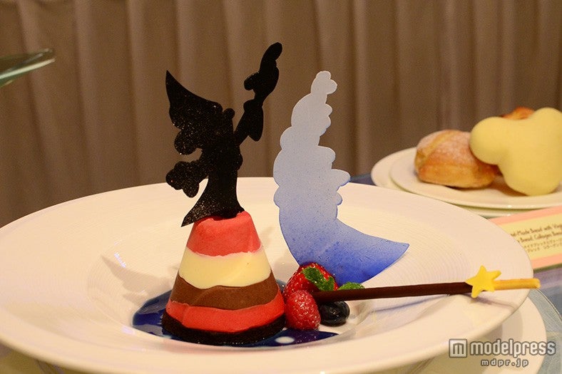 ミッキーのファンタジアをイメージしたデザート