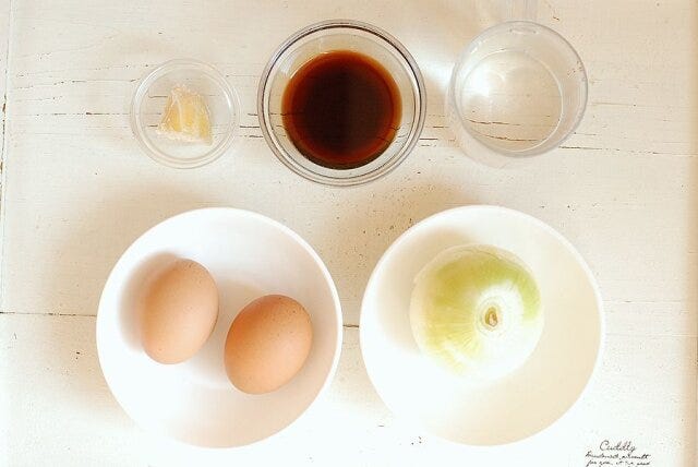 玉ねぎと卵の生姜煮の材料