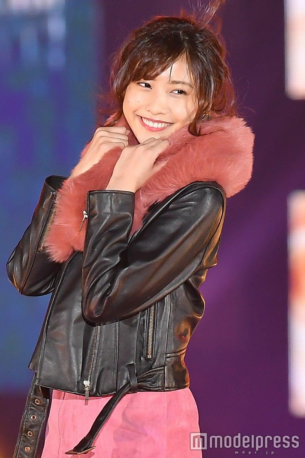 佐野ひなこ、ファーに埋もれる笑顔にキュン！＜GirlsAward 2017 A／W＞