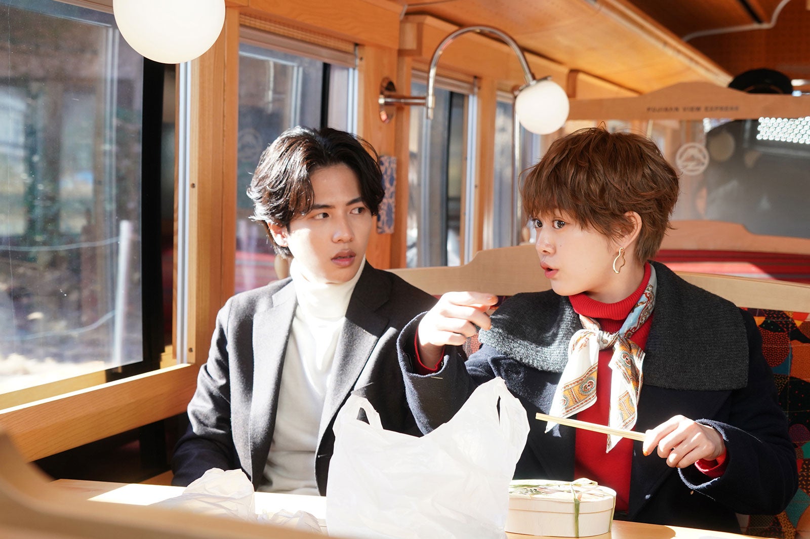 志尊淳、高畑充希／「ムチャブリ！　わたしが社長になるなんて」第4話より（C）日本テレビ