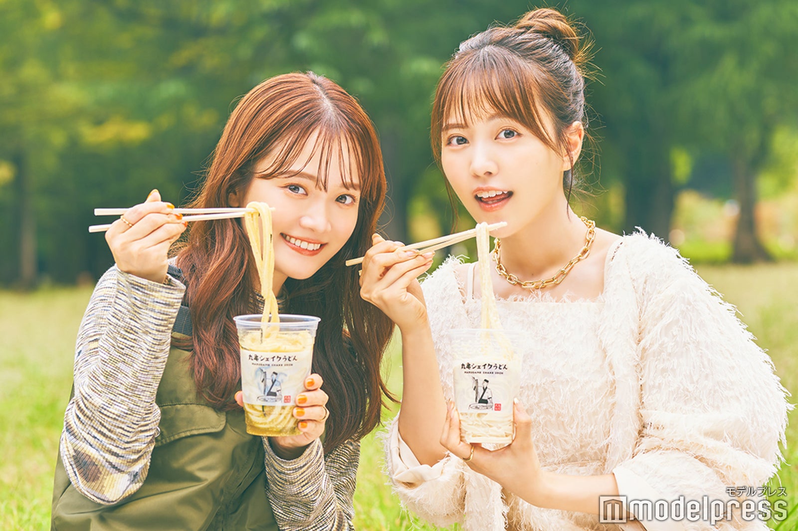 （左から）田久保夏鈴、新田さちか（C）モデルプレス