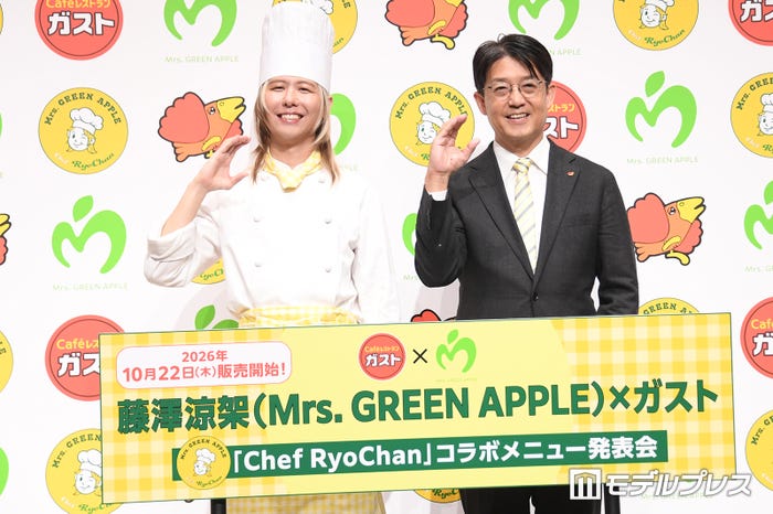 藤澤涼架、平野曉氏(C)モデルプレス