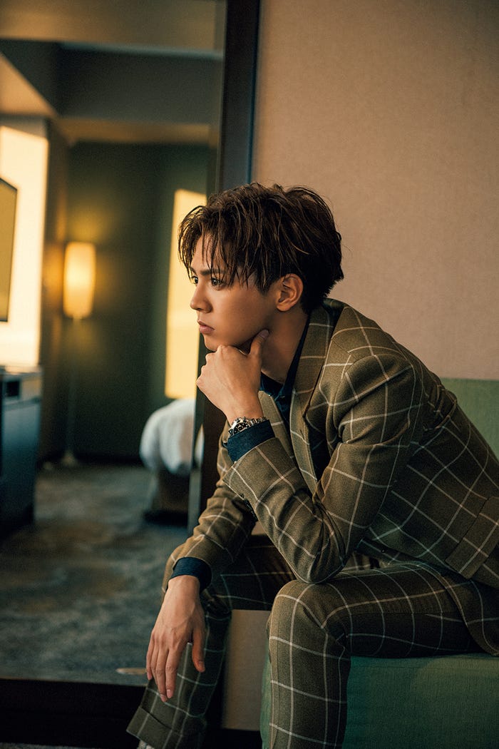 片寄涼太1st写真集「グッバイ、ホワイト」(KADOKAWA)誌面カット(提供画像)