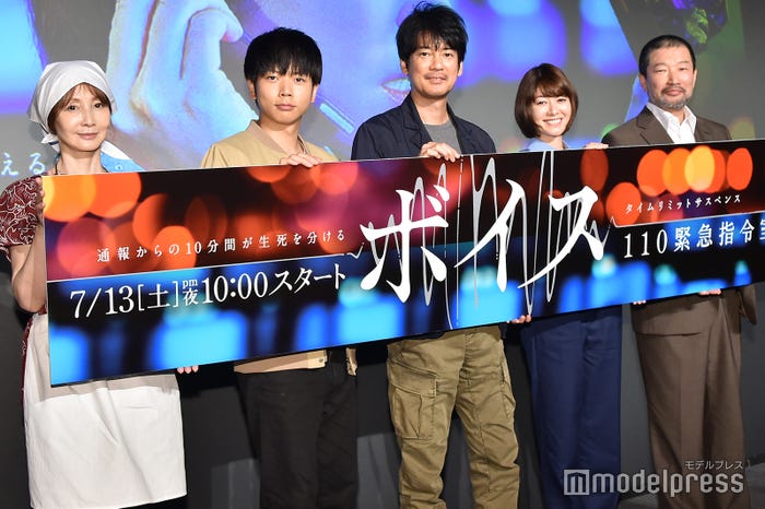 (左から)YOU、増田貴久、唐沢寿明、真木よう子、木村祐一(C)モデルプレス