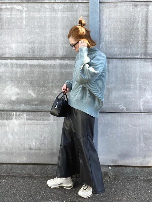 黒スカート ニット