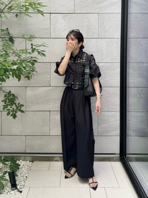 黒ワイドパンツ コーデ 黒ワイドパンツコーデ5