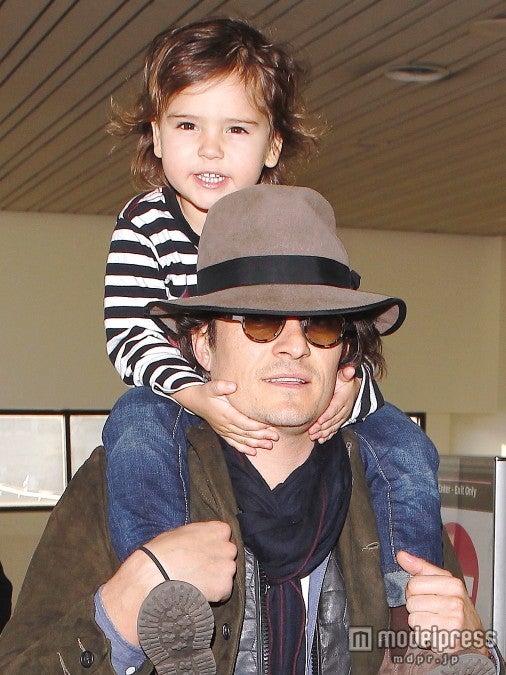 ミランダの反応は？オーランド・ブルーム「息子にイギリスの教育を受けさせたい」