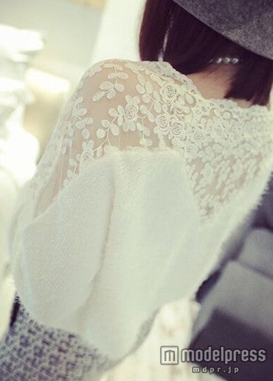 透け感がSEXY「ふわふわパイルのスウィートなレース切替セーター 4,180円（税込）」Photo by korea-princess