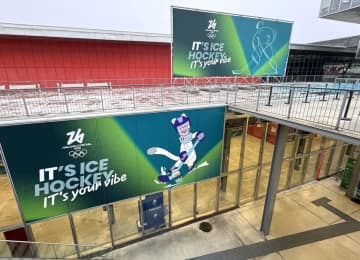 スマイルジャパンが白星発進 フランスを3-2で振り切る 残り3分半で伊藤が勝ち越し点、前田が無人のゴールに追加点 アイスホッケー女子1次リーグ初戦