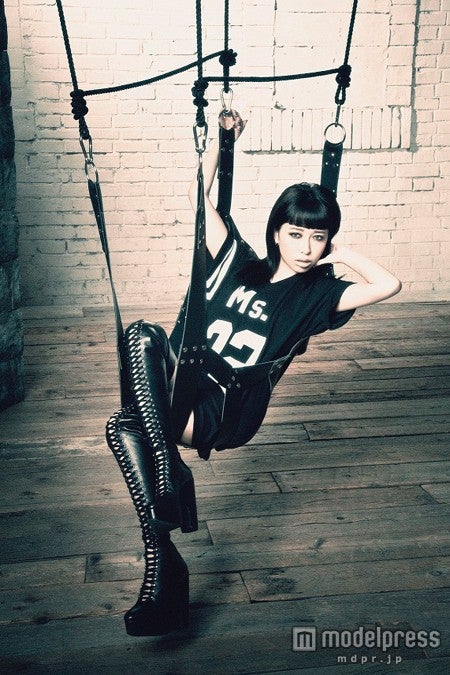 加藤ミリヤ デビュー以来初の黒髪で大胆イメチェン モデルプレス 加藤ミリヤ デビュー以来初の黒髪で大胆イメチェン モデルプレス