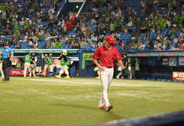 広島・新井監督が異例の連続申告敬遠も実らず2試合連続サヨナラ負け…7度目は12球団最多 今季ワースト借金16 7月負け越し決定