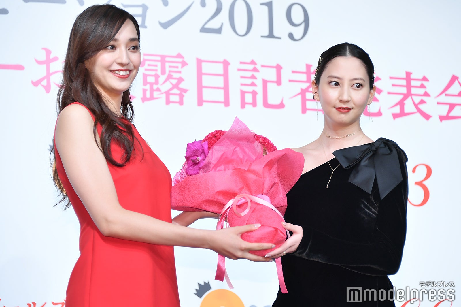 鈴木佳奈、河北麻友子（C）モデルプレス