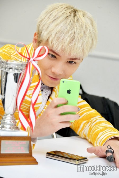 お茶目な一面も／イ・ホンギ／楽屋にて