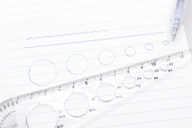 セリアの万能なペンケースすっきり！5つの機能五徳定規（12cm）