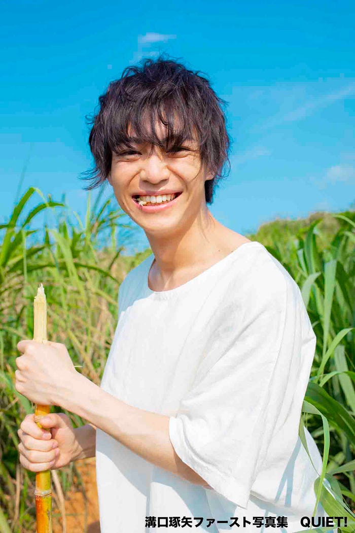 『溝口琢矢 ファースト写真集 「QUIET!」』(撮影:近藤宏一/主婦と生活社刊)