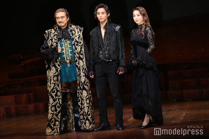 鶴見辰吾、藤ヶ谷太輔、真彩希帆(C)モデルプレス